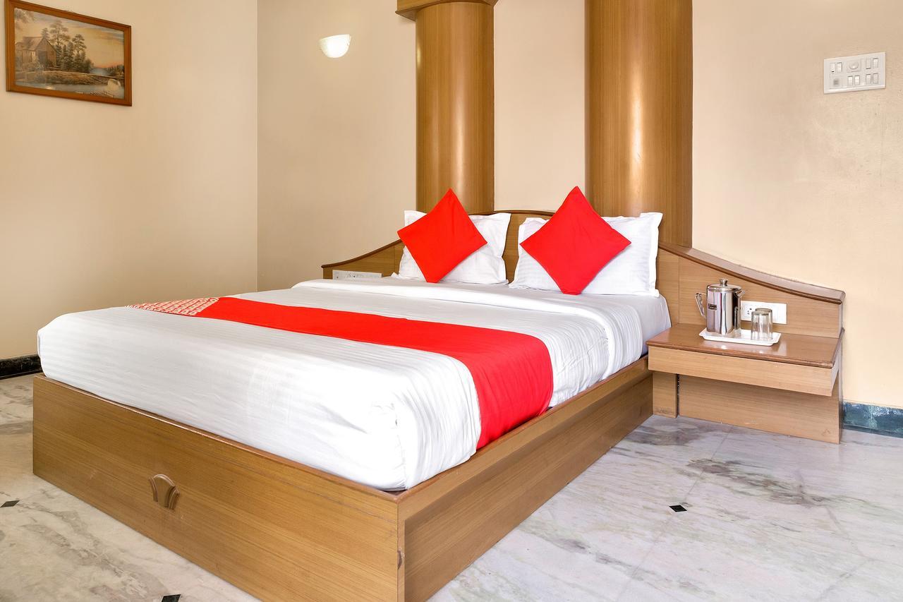 Oyo 12020 Hotel Ratna Regency Pimpri-Chinchwad Dış mekan fotoğraf